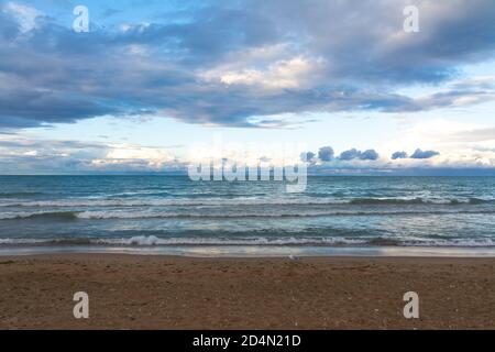 Am späten Nachmittag am Ufer des Lake Michigan. Evanston Beach, Illinois, USA Stockfoto