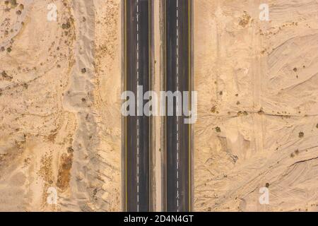 Wüstenstraße - Luftbild. Stockfoto