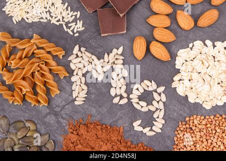 Verschiedene Zutaten Magnesium, Vitamine, Ballaststoffe und Mineralien. Gesund gesunde Ernährung Stockfoto