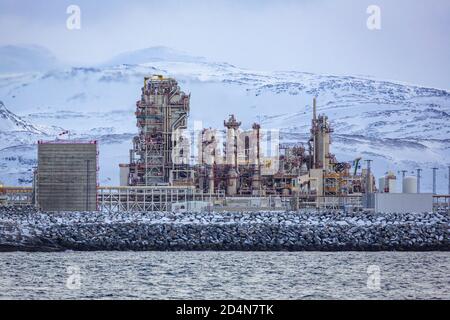 Moderne Fabrik zur Verflüssigung von Gas auf Melkøya bei Hammerfest In Nordnorwegen Stockfoto