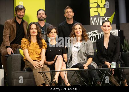 Stars of the Haunting of Bly Manor & The Haunting Von Hill House an der NYCC 2018 Stockfoto