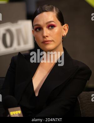 Stars of the Haunting of Bly Manor & The Haunting Von Hill House an der NYCC 2018 Stockfoto