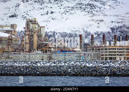 Moderne Fabrik zur Verflüssigung von Gas auf Melkøya bei Hammerfest In Nordnorwegen Stockfoto