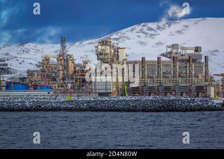 Moderne Fabrik zur Verflüssigung von Gas auf Melkøya bei Hammerfest In Nordnorwegen Stockfoto