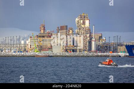 Moderne Fabrik zur Verflüssigung von Gas auf Melkøya bei Hammerfest In Nordnorwegen Stockfoto