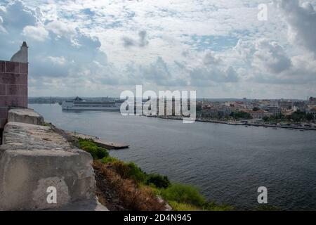 27th. November 2018. La Cabana Festung, Hafen von Havanna, Havanna, Kuba. Blick von den Außenwänden der Befestigungsanlagen. Stockfoto