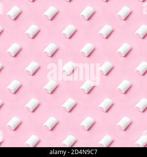 Nahtloses Muster weiß-rosa Marshmallows Platzierung auf rosa Flatlay. Marshmallow Pastellfarben auf rosa Hintergrund Stockfoto