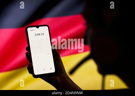 Deutschland Secret Service Officer Aufnahme diplomatischer Gespräche mit besonderem Zuhören Gerät Stockfoto