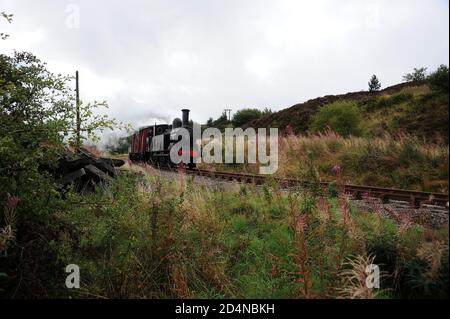 '1054' mit einem kurzen Güterzug auf der Big Pit Filiale. Stockfoto