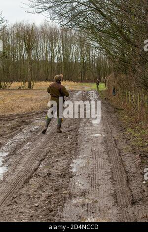 Ziel auf einen Vogel bei einem driven Spiel schießen in Lancashire, England Stockfoto