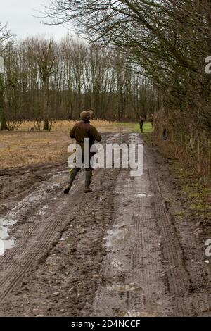 Ziel auf einen Vogel bei einem driven Spiel schießen in Lancashire, England Stockfoto