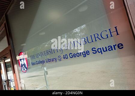 Außenansicht des Turms am 40 George Square früher David Hume Tower an der Edinburgh University, Schottland Großbritannien Stockfoto