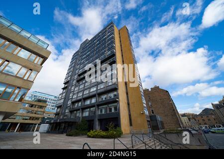 Außenansicht des Turms am 40 George Square früher David Hume Tower an der Edinburgh University, Schottland Großbritannien Stockfoto