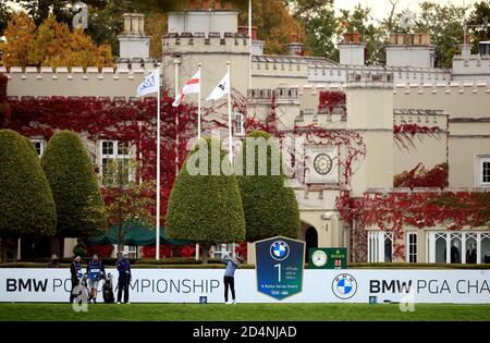 Südafrikas Garrick Higgo zieht am dritten Tag der BMW PGA Championship im Wentworth Club, Virginia Water, vom 1. Ab. Stockfoto