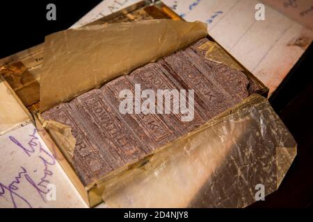 Großbritannien, England, Yorkshire, York, St. Helen’s Square, Mansion House, Rowntrees Weihnachtsschokolade aus dem Ersten Weltkrieg, die in Zinn nicht gegessen wird Stockfoto