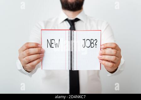 Text für Wortschreiben Neue Jobfrage. Business Foto zeigt fragen, ob eine Person bekam regelmäßige Arbeit, um Geld zu verdienen Modell zeigt verschiedene leer Stockfoto