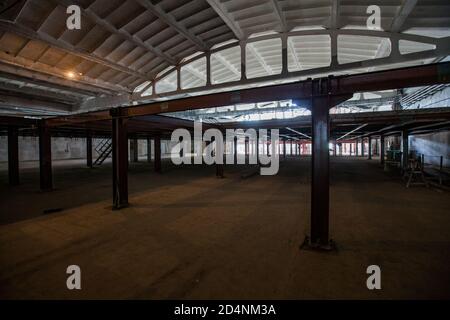 Shymkent, Kasachstan - April 27 2012: Glasfabrik Darkhan. Neubau des Lagergebäudes. Stockfoto