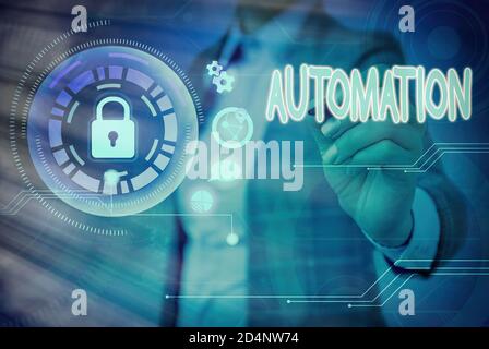 Notiz zur Automatisierung schreiben. Geschäftskonzept für den automatisch gesteuerten Betrieb eines Betriebsmittels, Prozessgrafik-Vorhängeschloss für Web-Daten-Inform Stockfoto