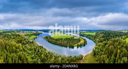 Schleife des Lech, bei Apfeldorfhausen, von Reichling, Apfeldorf, Pfaffenwinkel, Oberbayern, Bayern, Deutschland, Europa aus gesehen Stockfoto