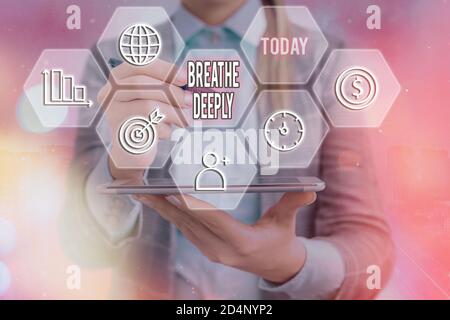 Wort schriftlich Text atmen tief. Business Foto zeigt, um eine Menge Luft in die Lunge zu nehmen inhaleexhale voll Gitter und verschiedene Einrichtung des i Stockfoto