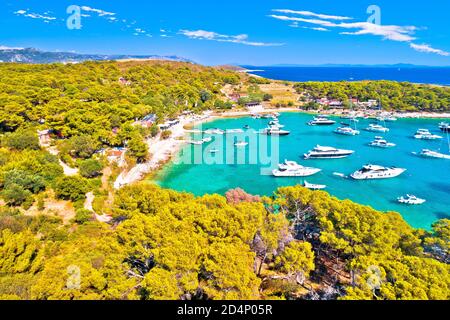 Palmizana Bucht Strand und Ankerhafen Segeln destinatioan Luftbild, Pakleni Otoci Archipel in der Nähe von Hvar, Kroatien Stockfoto