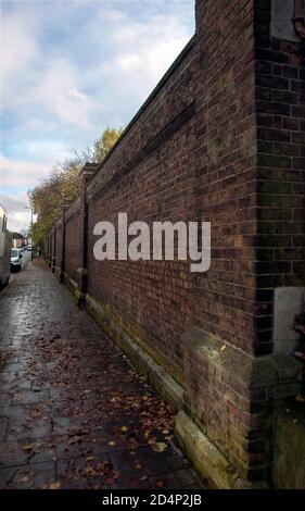 Ziegelmauer um den West Norwood Friedhof Stockfoto