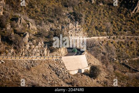 Col de San Colombano, Korsika, Frankreich - 8. Oktober 2020: Romain Colombo & Edouard Carron treten mit ihrem BMW 2002 bei der Tour de Corse Historiq 2020 an Stockfoto