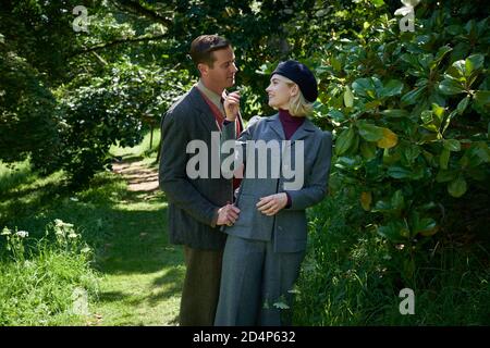 ARMIE HAMMER und LILY JAMES in REBECCA (2020), Regie: BEN WHEATLEY. Kredit: NETFLIX/ARBEITSTITEL FILME/Album Stockfoto