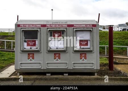 10. Oktober 2020; Sixfields Stadium, Northampton, East Midlands, England; English Football League One, Northampton Town gegen Peterborough United; Isolationsraum vor dem Stadion. Stockfoto