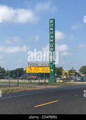 Cole Theatres eröffnete am 11. Juli 1950 das Bonham Drive-in-Kino außerhalb von Bonham Texas Stockfoto