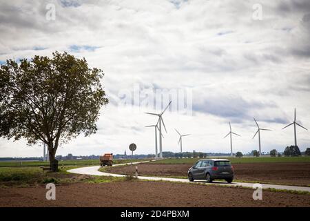 Windkraftanlagen bei Erkelenz, Nordrhein-Westfalen, Deutschland. Windkraftanlagen bei Erkelenz, Nordrhein-Westfalen, Deutschland. Stockfoto