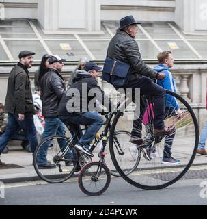 London Großbritannien 10. Oktober 2020 Anti-Impfstoff, Anti-Lockdown-Protest gegenüber Downing Street.Paul Quezada-Neiman/Alamy Live Neu Stockfoto