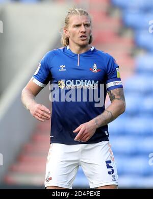 Oldham Athletic Carl Piergianni während der Sky Bet League zwei Spiel im Boundary Park, Oldham. Stockfoto