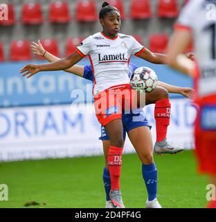 Waregem, Belgien. Oktober 2020. Essevee Esther Buabadi in Aktion während eines weiblichen Fußballspiels zwischen Zulte Waregem und den KAA Gent Ladies am vierten Spieltag der Saison 2020 - 2021 der belgischen Scooore Womens Super League, samstag 10 Oktober 2020 in Waregem, Belgien. FOTO SPORTPIX.BE - David CATRY David Catry - Sportpix.be - SPP Quelle: SPP Sport Press Foto. /Alamy Live Nachrichten Stockfoto