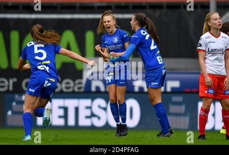 Waregem, Belgien. Oktober 2020. Gent's Spieler feiern nach einem Tor von Alixe Bosteels (16) während eines weiblichen Fußballspiel zwischen Zulte Waregem und der KAA Gent Ladies am vierten Spieltag der Saison 2020 - 2021 der belgischen Scooore Womens Super League, samstag, 10. Oktober 2020 in Waregem, Belgien . FOTO SPORTPIX.BE - David CATRY David Catry - Sportpix.be - SPP Quelle: SPP Sport Press Foto. /Alamy Live Nachrichten Stockfoto