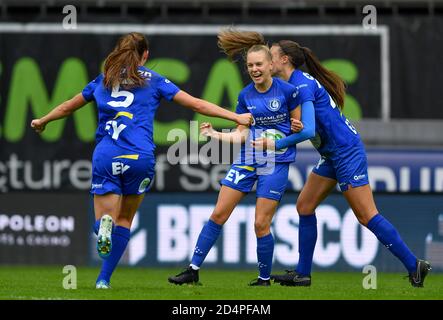 Waregem, Belgien. Oktober 2020. Gent's Spieler feiern nach einem Tor von Alixe Bosteels (16) während eines weiblichen Fußballspiel zwischen Zulte Waregem und der KAA Gent Ladies am vierten Spieltag der Saison 2020 - 2021 der belgischen Scooore Womens Super League, samstag, 10. Oktober 2020 in Waregem, Belgien . FOTO SPORTPIX.BE - David CATRY David Catry - Sportpix.be - SPP Quelle: SPP Sport Press Foto. /Alamy Live Nachrichten Stockfoto