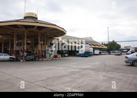 Chiangmai, Thailand - Oktober 10 2020: Blick auf den Busbahnhof Chiangmai. Niedriger Passagier während des Covid-19. Stockfoto