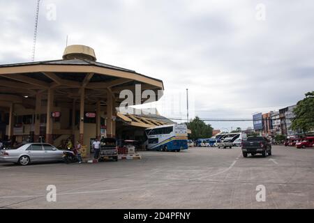 Chiangmai, Thailand - Oktober 10 2020: Blick auf den Busbahnhof Chiangmai. Niedriger Passagier während des Covid-19. Stockfoto