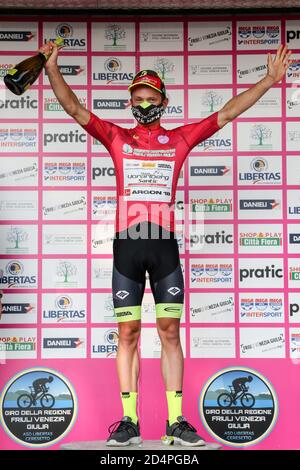 Buja, Italien. Oktober 2020. Rotes Trikot für Maximilian Kuen - Voralberg Santi während unter 23 Elite - im Linienrennen - Road Race San Vito al Tagliamento - Buja, Street Cycling in buja, Italy, October 10 2020 Credit: Independent Photo Agency/Alamy Live News Stockfoto