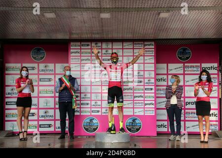 Buja, Italien. Oktober 2020. Rotes Trikot für Maximilian Kuen - Voralberg Santi während unter 23 Elite - im Linienrennen - Road Race San Vito al Tagliamento - Buja, Street Cycling in buja, Italy, October 10 2020 Credit: Independent Photo Agency/Alamy Live News Stockfoto