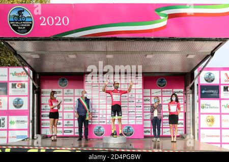 Buja, Italien. Oktober 2020. Rotes Trikot für Maximilian Kuen - Voralberg Santi während unter 23 Elite - im Linienrennen - Road Race San Vito al Tagliamento - Buja, Street Cycling in buja, Italy, October 10 2020 Credit: Independent Photo Agency/Alamy Live News Stockfoto