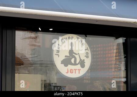 Bordeaux , Aquitaine / Frankreich - 10 01 2020 : Jott-Zeichen Text und Roller-Logo von etwas über der oberen Vorderseite der Store-Bekleidungskette Stockfoto