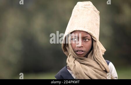 Gondar, Äthiopien, 3. Oktober 2014: äthiopisches Kind am Simien-Gebirge Stockfoto