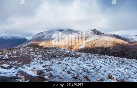 Ben Macdui vom Gipfel des Berges Carn O Mhaim in Glen Lui bei Braemar, Aberdeenshire, Schottland, Großbritannien Stockfoto