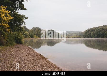 Morgennebel am Marburger See, im Codorus State Park, Pennsylvania Stockfoto
