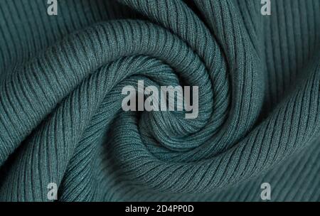 Stoff dunkelgrüner Hintergrund. Warmer Strickpullover oder Decke Textur Stockfoto