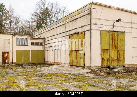 Baufällige Gebäude aus der DDR in Fincken, Röbel-Müritz, Deutschland Stockfoto