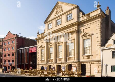 Bristol Old Vic Theatre, in C18 Georgian Theatre Royal and Coopers' Hall Buildings, King Street, Bristol, mit 2018 Erweiterung von Haworth Tompkins. Stockfoto