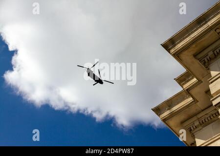 Chinook von unten gesehen Stockfoto