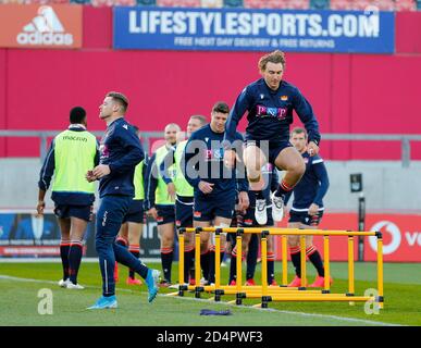 Thomond Park, Limerick, Münster, Irland. Oktober 2020. Guinness Pro 14 Rugby, Münster gegen Edinburgh; Edinburgh Spieler wärmen sich vor dem Anpfiff Kredit: Action Plus Sports/Alamy Live News Stockfoto